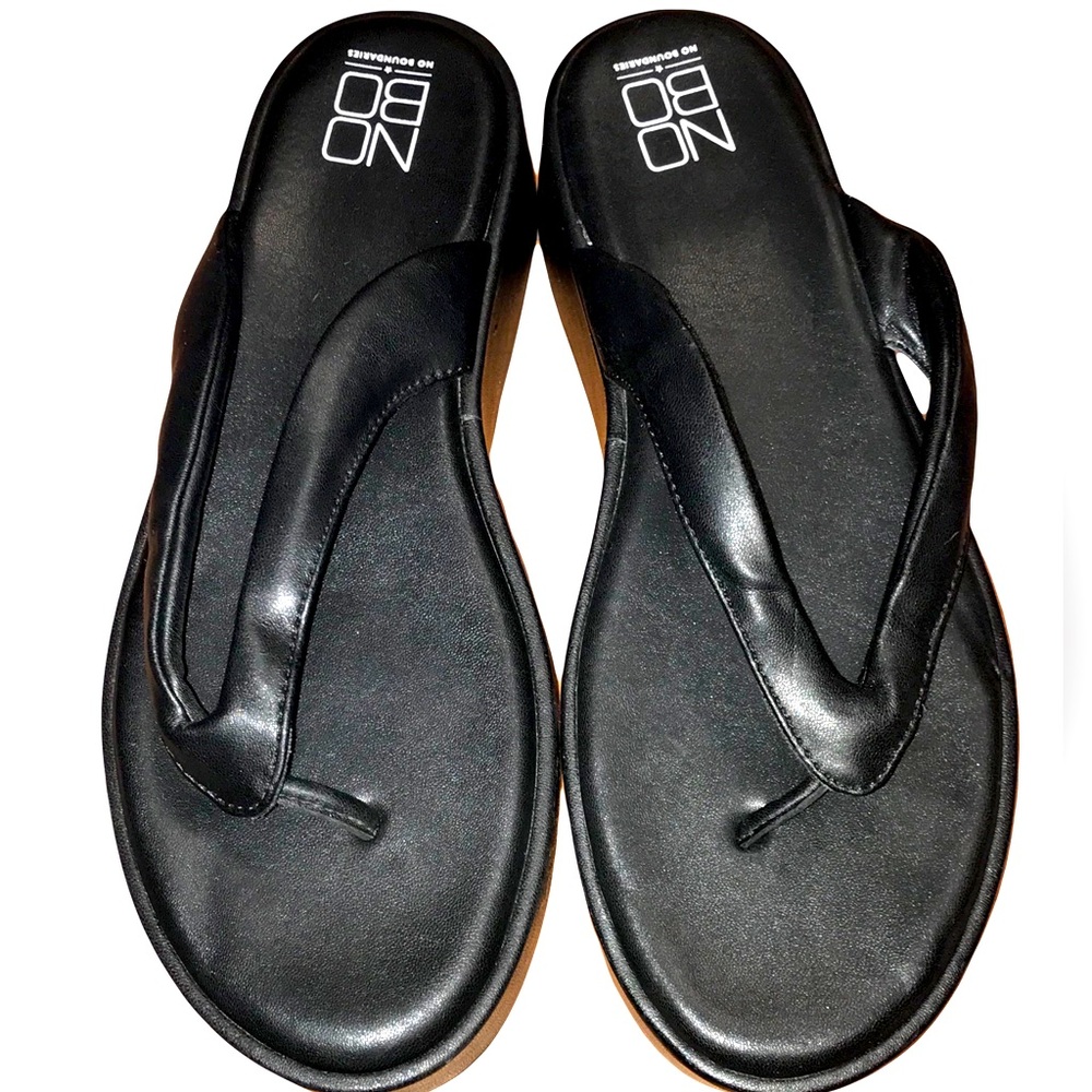 No Boundaries NWOT Size 8 Black Leather Flip flops